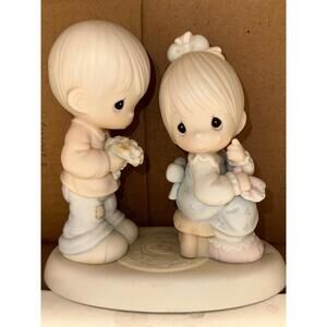 Precious moments My love blooms for you‎ Boy Offering Flowers Girl Figurine
